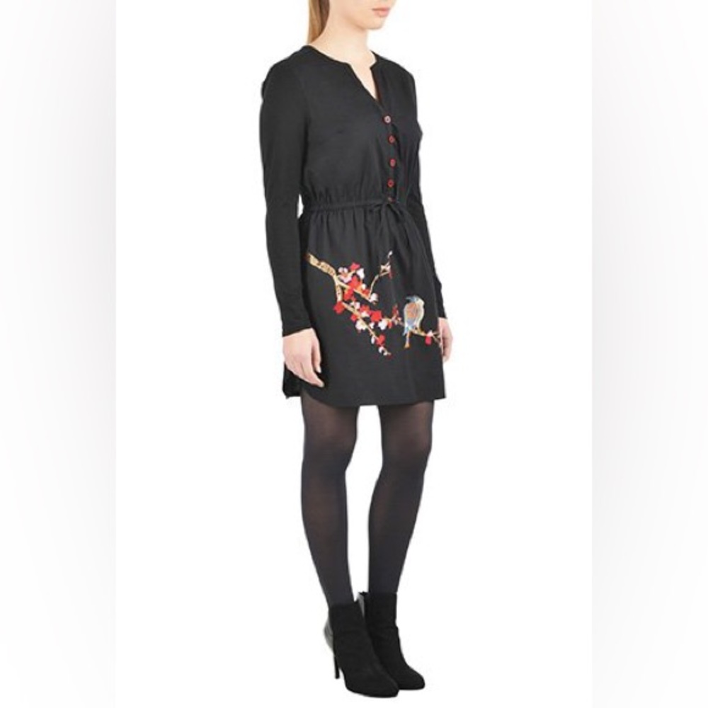 Eshakti Womanʻs black embroidered button down dress size US 4